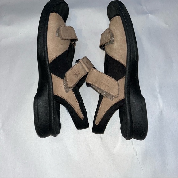 Clark’s Springers women’s tan comfort open toe strappy walking sandals shoes. 8 - Picture 7 of 9
